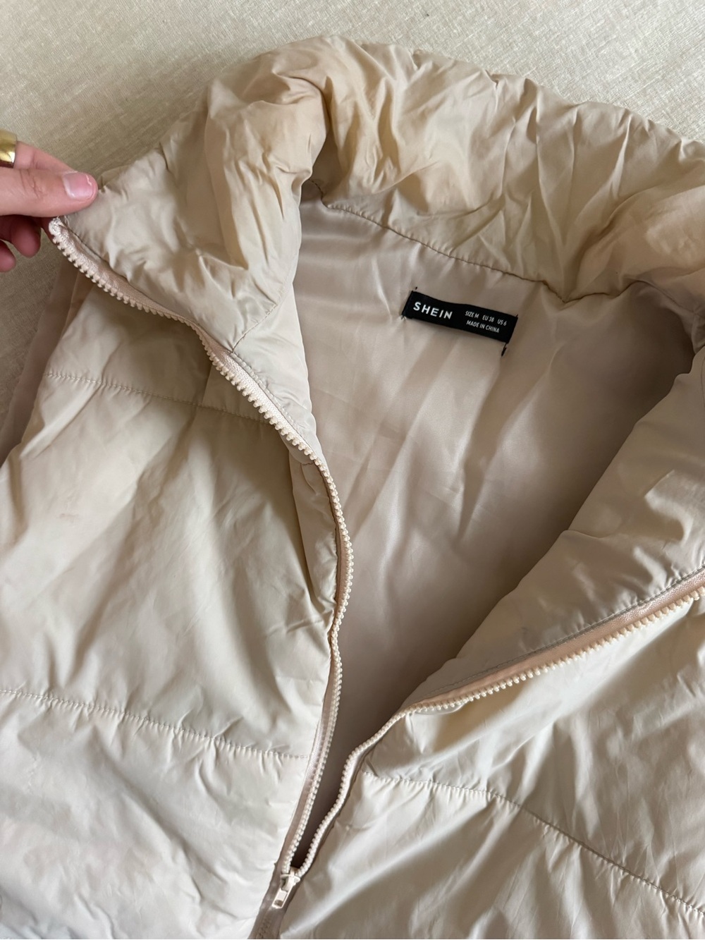 Cropped Puffer Vest - Cream Colored - Picture 4 of 8
